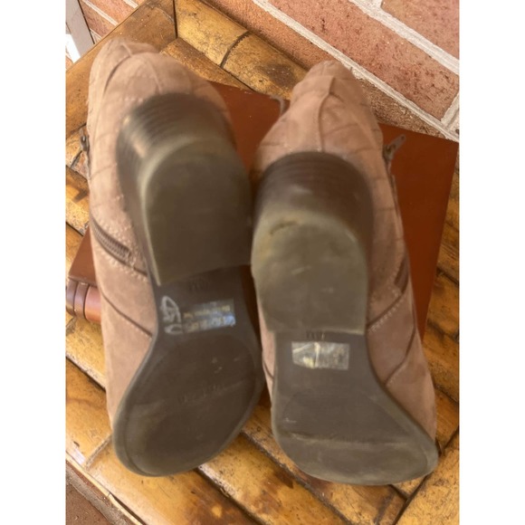 2 Pair Women's Ankle Boots Booties Suede 10 Taupe Tan - Picture 10 of 11